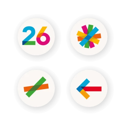 Vier runde Corporate-Design-Elemente: die Zahl 26, ein Stern aus sich überlagernden Farbbalken, zwei gekreuzte Balken und ein Pfeil nach links